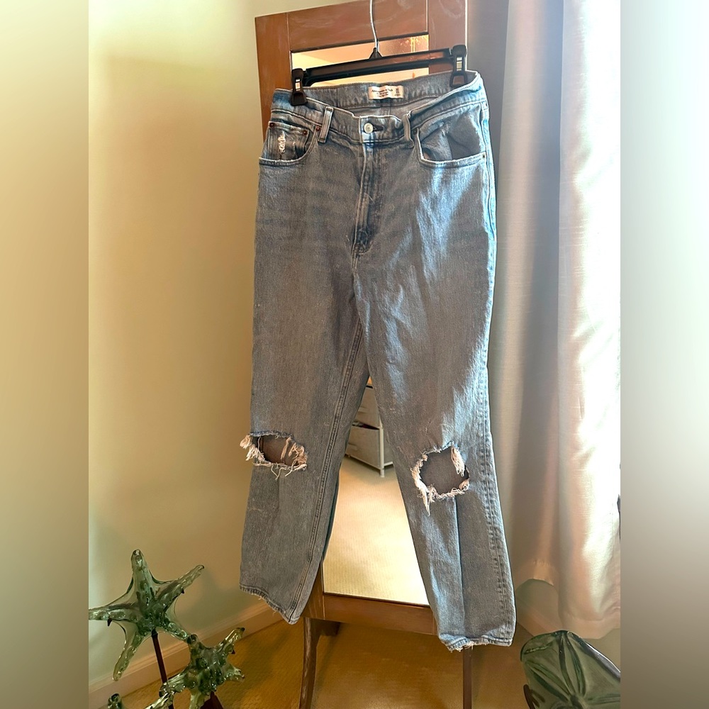 A & F The 90’s Straight Ultra High Rise jeans.  Size 30/10R.  Distressed. 🕊️🌿